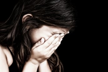 Мать побежала на плач: на Харьковщине изнасиловали 8-летнего ребенка