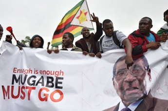СМИ: В Зимбабве добились отставки президента