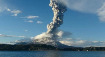 На Бали началось извержение одного из самых мощных вулканов в мире