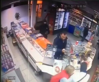 Сына нардепа  задержали за ограбление магазина (видео)
