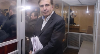 Как Добкин: Сеть обсуждает странное поведение Саакашвили в суде (видео)