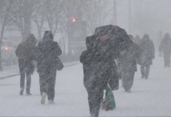 С морозами и метелями: в Украину идет настоящая снежная зима