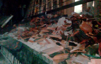 В результате землетрясения в Индонезии погибли по меньшей мере три человека