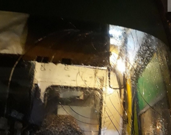 В Запорожье троллейбусные провода выбили стекла в маршрутках с пассажирами (фото)