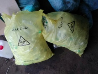 В Запорожье предотвратили эпидемию, обнаружив свалку опасных отходов (Видео)