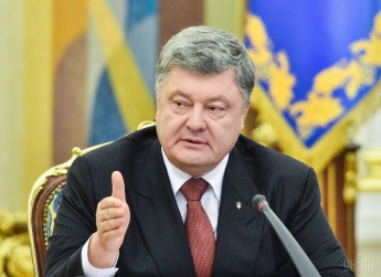 "Никто, наверное, не знает, коварство украинского режима лучше, чем мы - украинцы", - Порошенко оговорился, выступая перед дипломатами. ВИДЕО