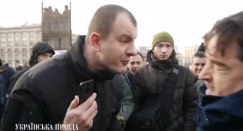 «Я убью тебя»: в Киеве активист плюнул в лицо главному редактору скандального издания (видео)