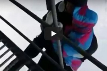 В России парень и девушка разбились во время прыжка на тарзанке. ВИДЕО