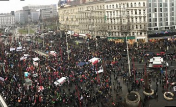 В Вене тысячи людей протестуют против правительства Курца