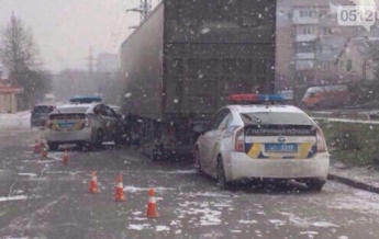 Полицейский автомобиль столкнулся с фурой в Николаеве