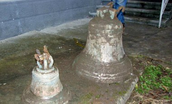 В Западной Украине копали водопровод, а нашли столетние колокола