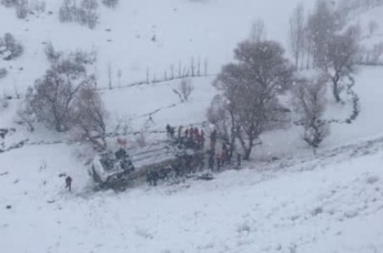 В Турции перевернулся пассажирский автобус: погибли 6 человек и еще 20 травмированы