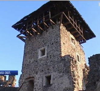 На Закарпатті волонтери відновлюють старовинну фортецю