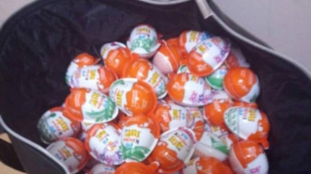 Сладкая жизнь: в Одессе мужчина украл 100 шоколадных яиц (фото)