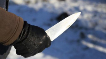 В Харькове мужчина с ножом напал на школьницу