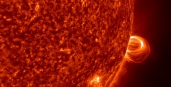 Гигантский и сверхгорячий корональный дождь на Солнце: видео NASA