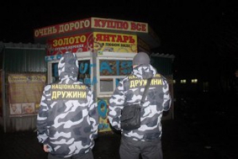 В Запорожье активисту нацдружины пытались перерезать горло в подъезде