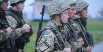 Кабмин предлагает Раде сделать обязательным для военных приветствие "Слава Украине! - Героям слава!"