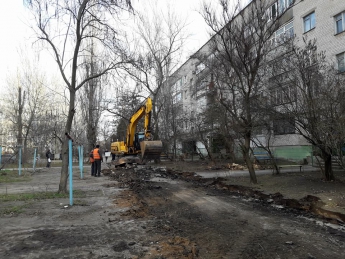 Рекордный ремонт – в Мелитополе уже зимой начинают ремонт дворов (фото)