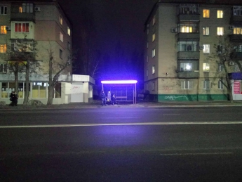 В Мелитополе декорируют остановки светодиодной подсветкой (фото)