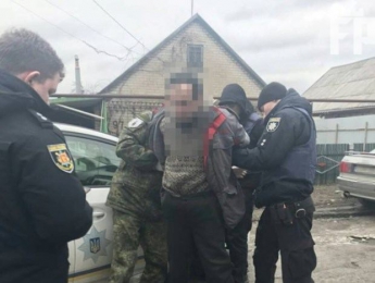 Видео дня: как запорожские полицейские обезвредили агрессивного мужчину с гранатами