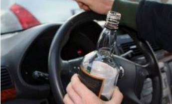 В Харькове пьяный водитель хотел откупиться от полиции рублями