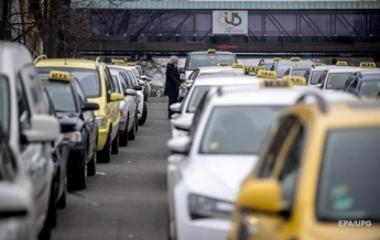 В Украине большинство таксистов работают нелегально