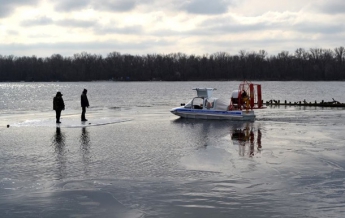 В Полтавской области 50 рыбаков унесло на дрейфующей льдине