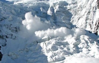 В Швейцарии под лавиной погибли три лыжника