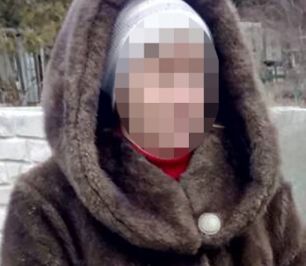 "Лара Крофт" по-мелитопольски. Женщину задержали за разрушенные надгробья (фото)
