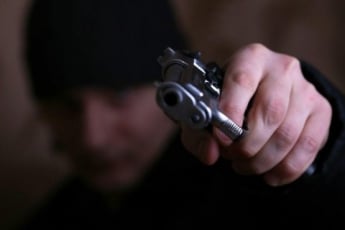 В Мелитополе неизвестные с оружием совершили разбойное нападение на оптовую базу алкоголя