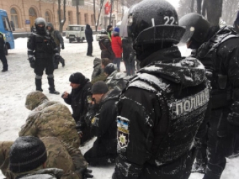 В Киеве уничтожен палаточный городок протестующих под ВР: силовики задержали 50 активистов – что сейчас творится на месте столкновений. Кадры