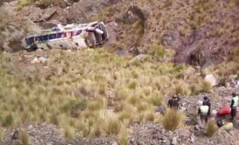 В Перу автобус упал в пропасть: десятеро погибших