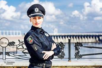 Запорожская патрульная 8 марта стала свидетелем ограбления. Преступнику не повезло (фото)