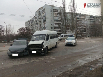 В Запорожье произошло тройное ДТП с участием маршрутки