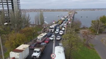 В Николаеве на центральном мосту ищут взрывчатку (фото)