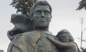 "Больше не наливать": сеть испугал кошмарный памятник в Крыму