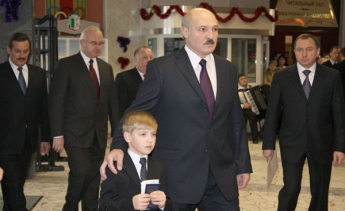 В Беларуссии планируют ввести декрет для мужчин