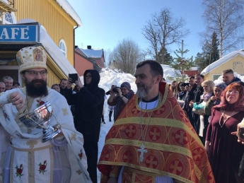 Священник из Мелитополя отслужил богослужение в Швеции (фото)