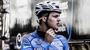 Известный велосипедист умер во время гонки во Франции
