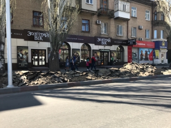 В центре города началась реконструкция тротуаров (фото)