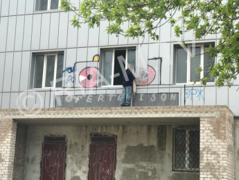 Вандалы добрались с граффити до онкологии (фото)