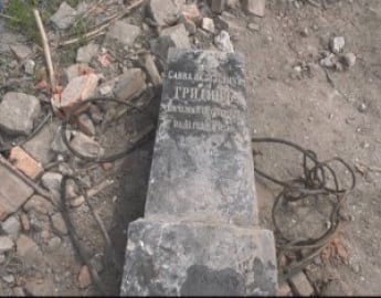 В Запорожской области на территории завода обнаружили надгробие 19 века