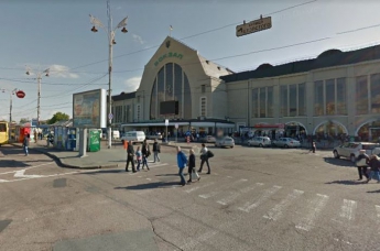 Душили двое: в Киеве на вокзале напали на женщину