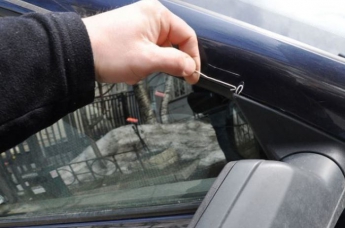 Как попасть в свою машину без ключей