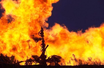 Из-за пожара на нефтяной скважине в Индонезии погибли 10 человек