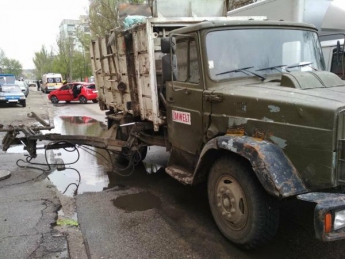 Появилось видео с места трагедии в Запорожье, где мусоровоз убил человека