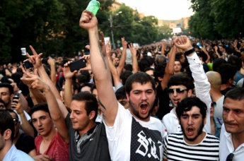 Протесты в Армении: министры дружно уходят в отставку