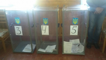 Наблюдателей поймали со списками избирателей с мобильными телефонами
