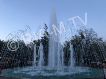 Шикарное видео открытия фонтана в парке – найди себя в ролике